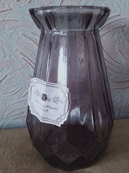 Продам < стекляные вазы