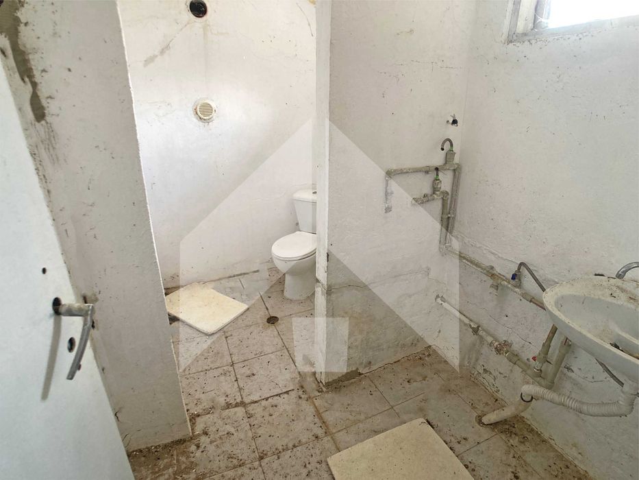 Продава тухлена селска къща в ЕКО село Беджене, община Нови пазар.