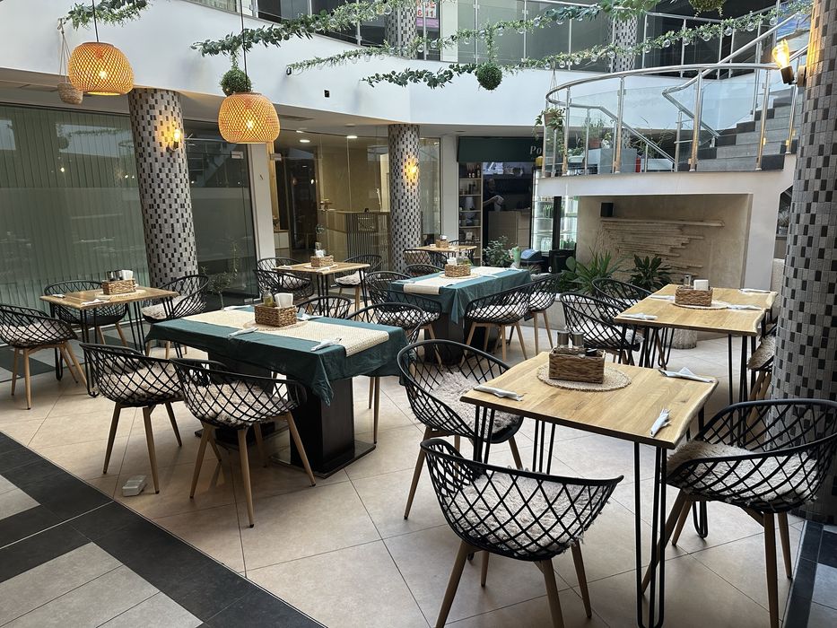 Продавам бизнес - заведение в центъра на София