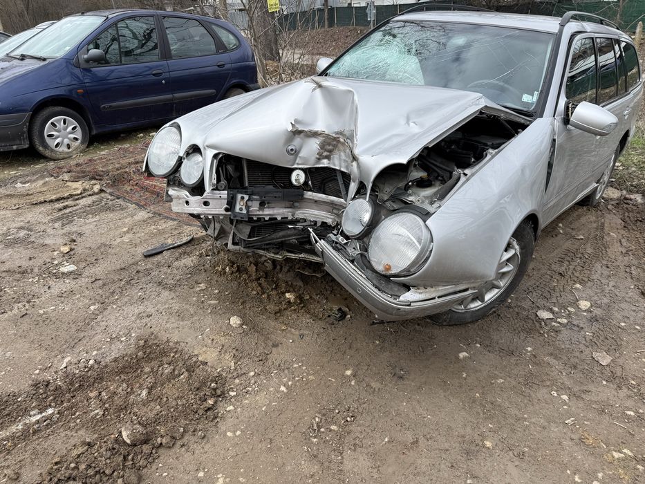 Mercedes E320 4matic части