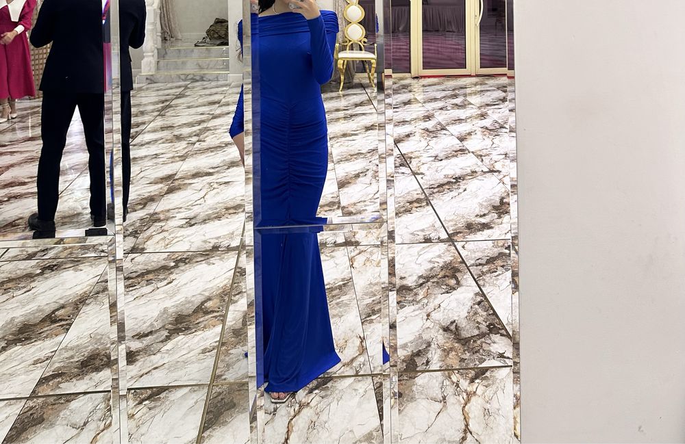 Платье размер м,одевала только один раз