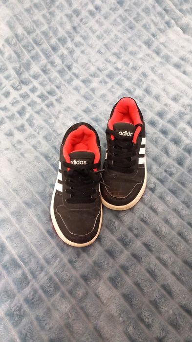 Adidasi adidas nr 30 purtați de 2 ori