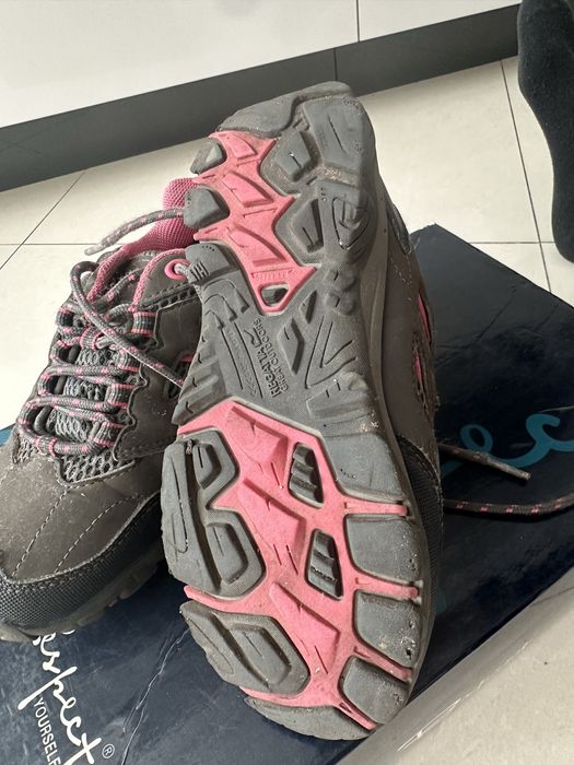 Кроссовки трекеры