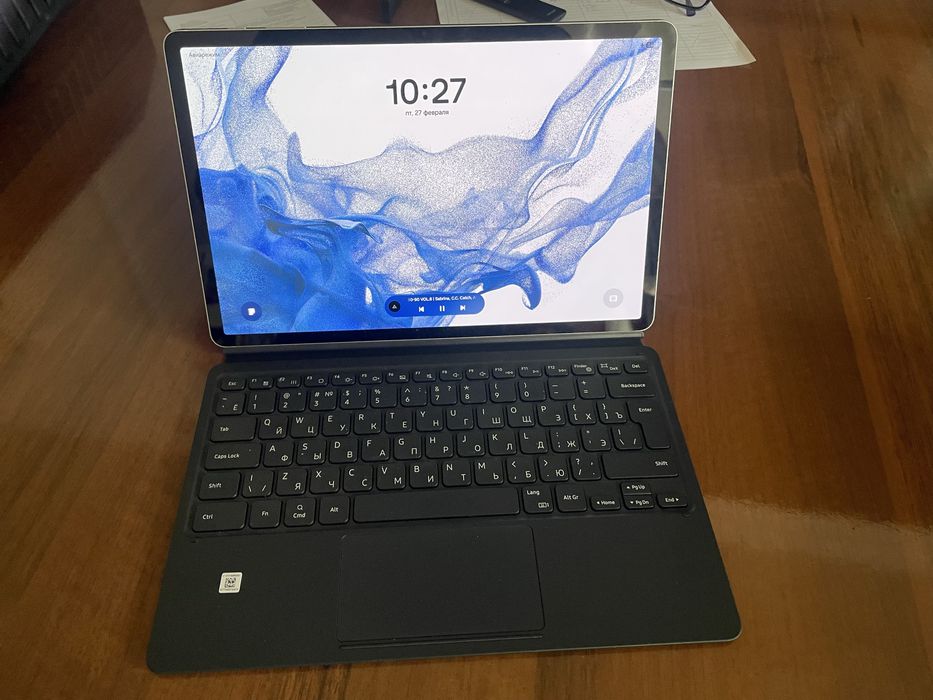 Планшет Самсунг S8+ 12 дюймов с чехлом -клавиатурой и стилусом
