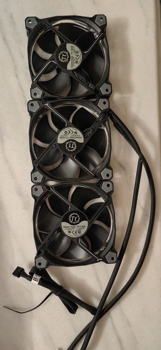 Ventilatoare thermaltake riing 12 LED  RGB