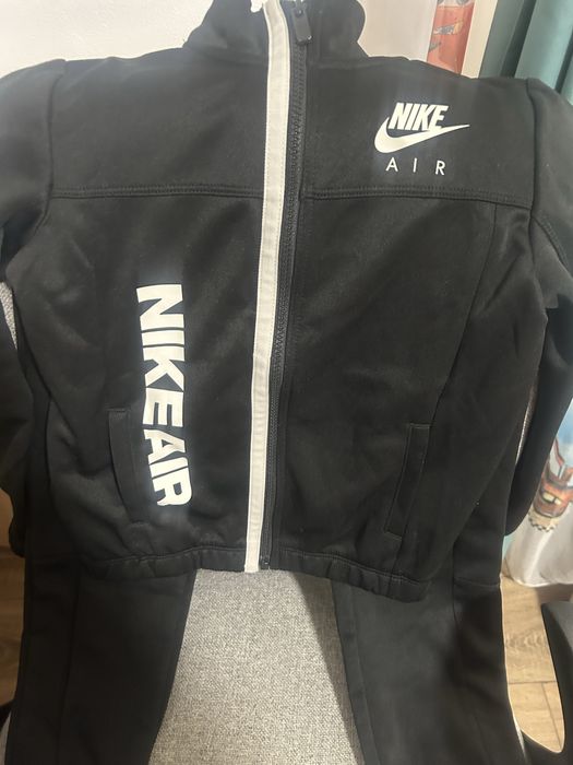 Trening Nike marimea 116 -122 (6 -7 ani