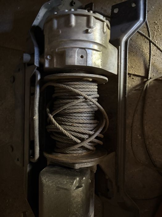 Лебедка на крузер 100,105