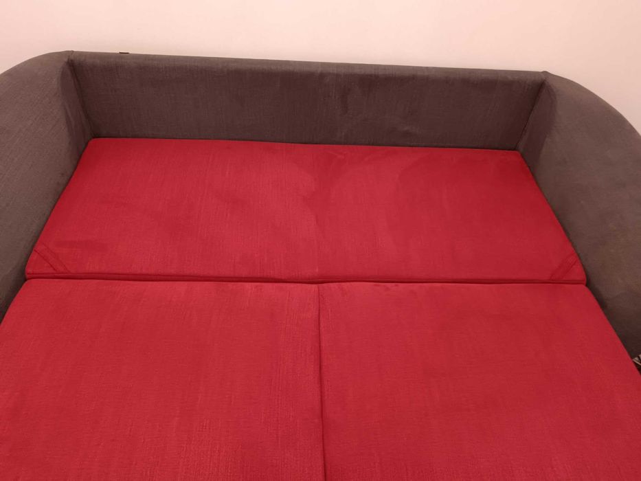 Vand Canapea extensibila + 2 fotolii + 4 perne, totul stare impecabila