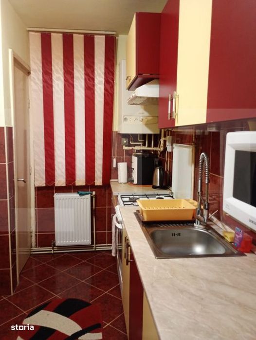 Apartament de vanzare, cu 3 camere, decomandat, 65 mp, cartierul Ciucu