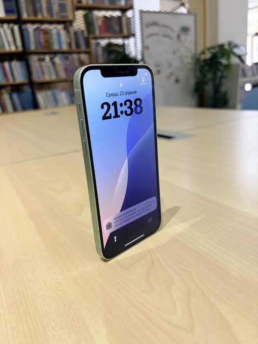 Продам Айфон 12, на 64GB