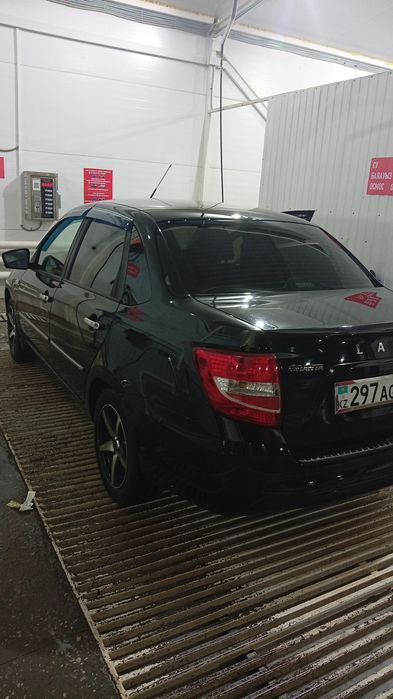Продам автомобиль лада гранта..