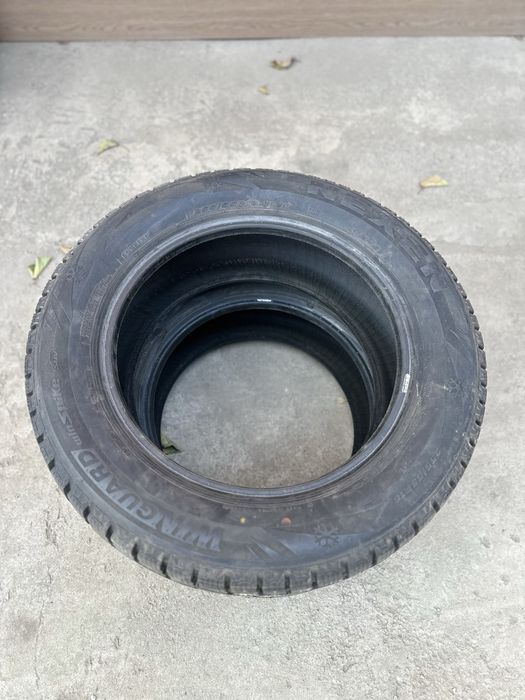 Пара зимней резины