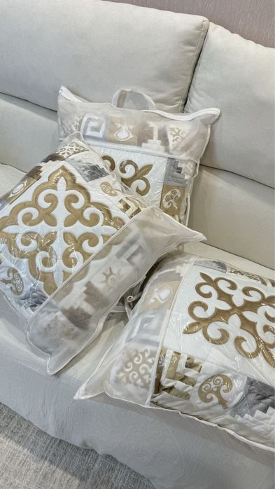 Продам новый комплект корпе, подушки