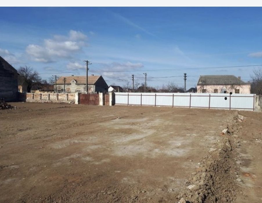 Vand / închiriez  teren comercial in Secusigiu ,central .