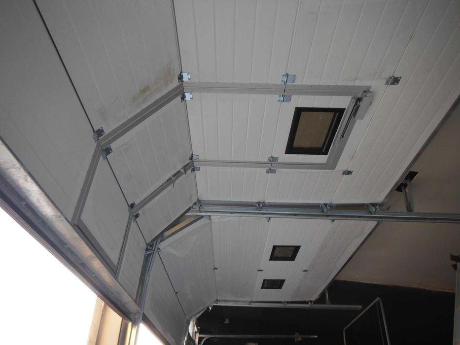 Usa sectionala izolata de garaj rezidential 2500/2000 xpt doors