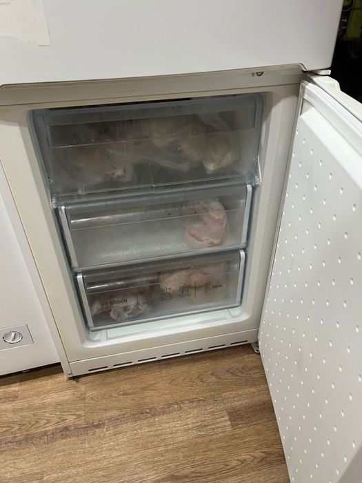 Хололильник BOSCH