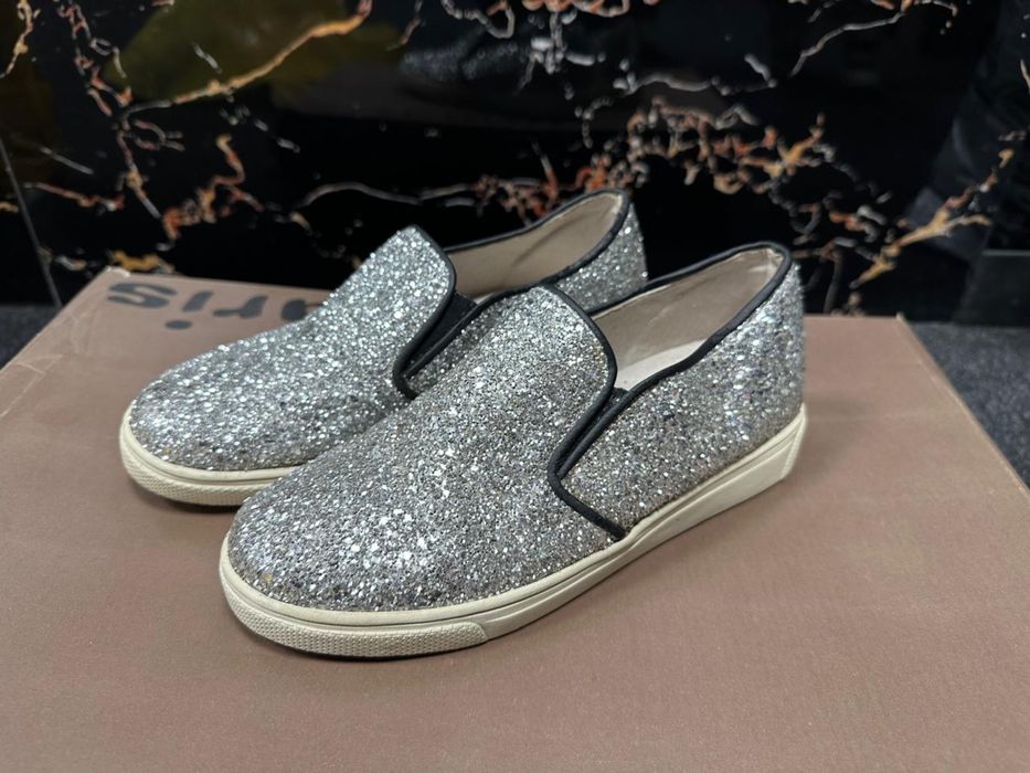 Обувь женская с блестками.