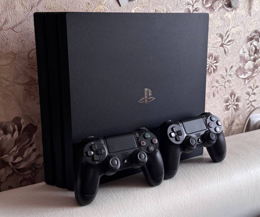 Продаю ps 4 pro на 1 тб
