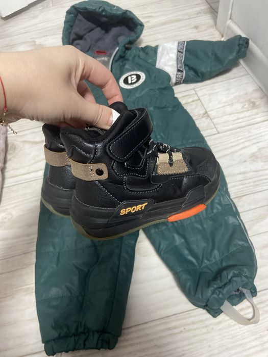 Продам комбез и ботиночки