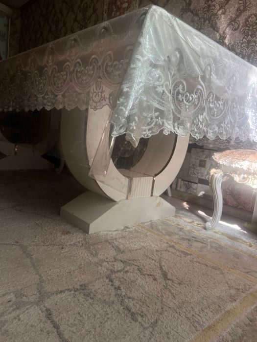 Стол со стульями