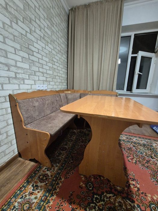 Кухонный уголок и стол