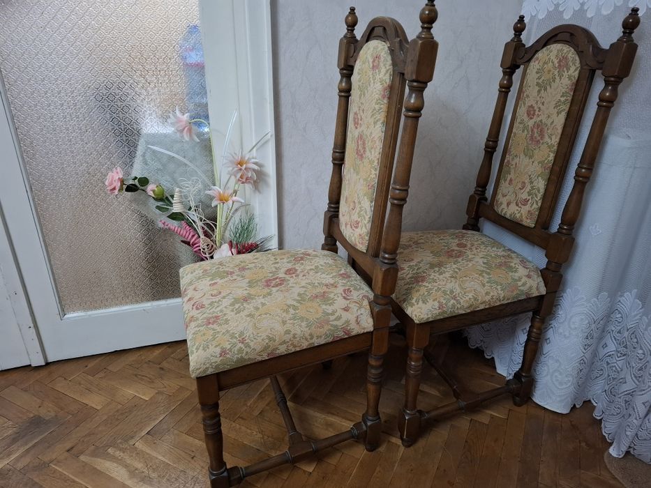 Ретро столове с дърворезба