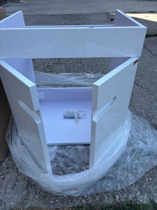 Продавам мивка и ПВЦ шкаф-55см.Чисто НОВИ!!Цена 180евро Тел:08867443244