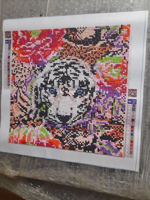 Vand tablou pe cristale,doar trebuie pus in rama.