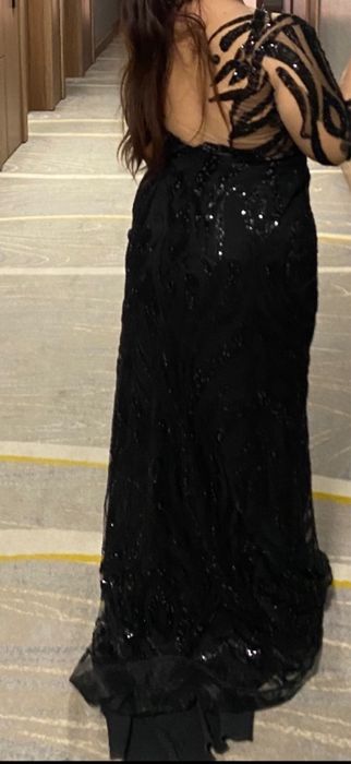 Черна бална рокля
