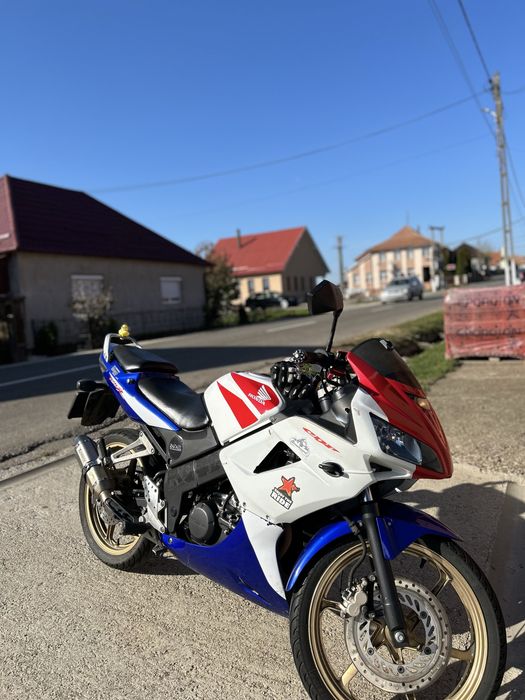 Honda cbr 125. r