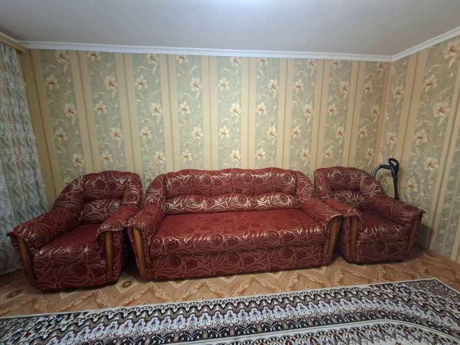 Продам диван с креслами
