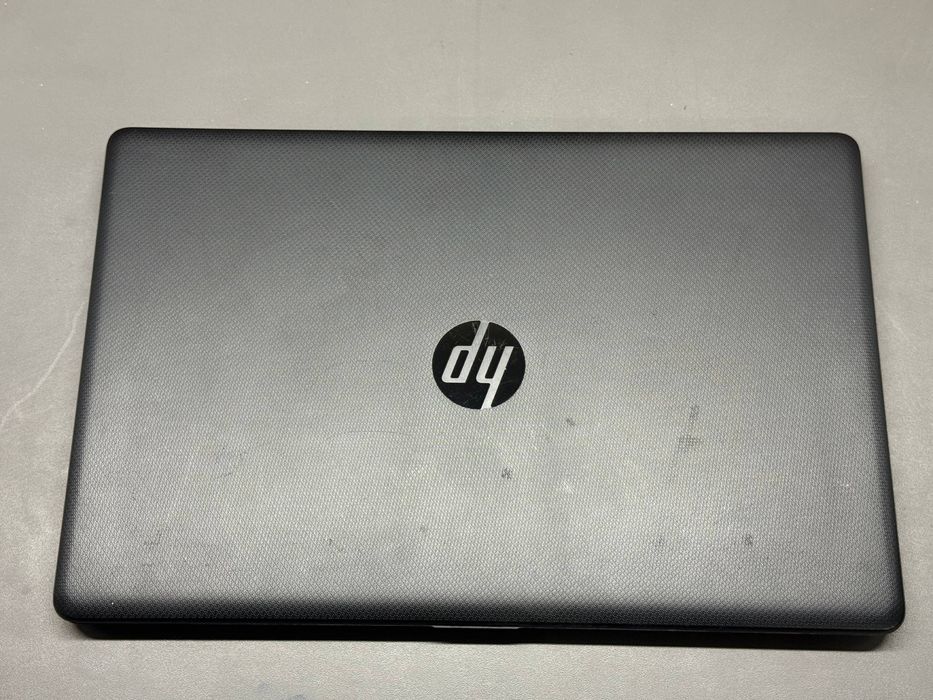 Экрани катта ноутбук излаётканлар ун 17’3 (Core i5)