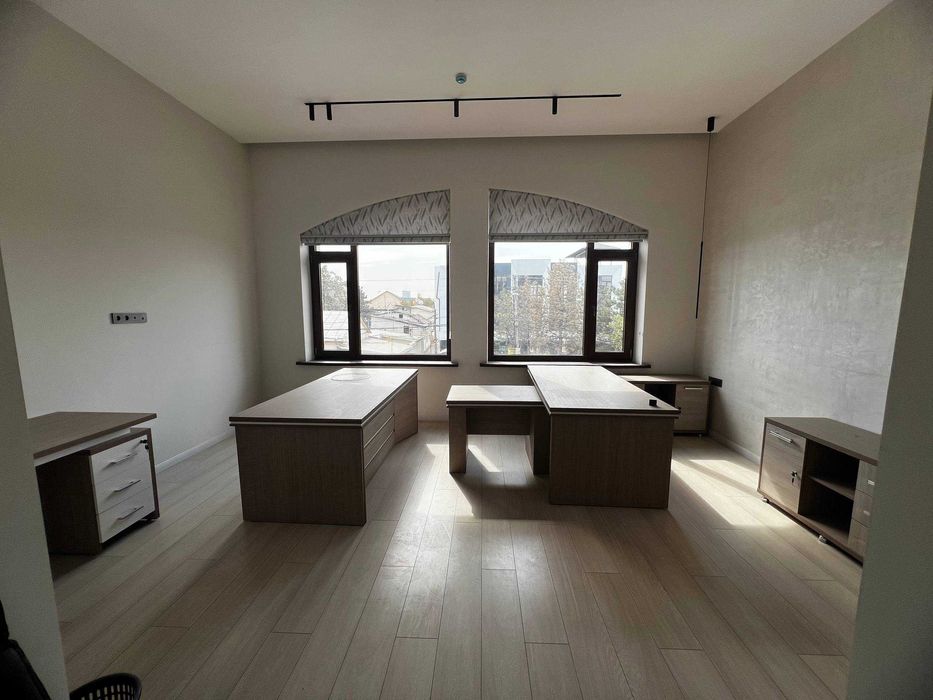 Современный офис с санузлами в каждом кабинете — 334 м² по 19$/м² (55)