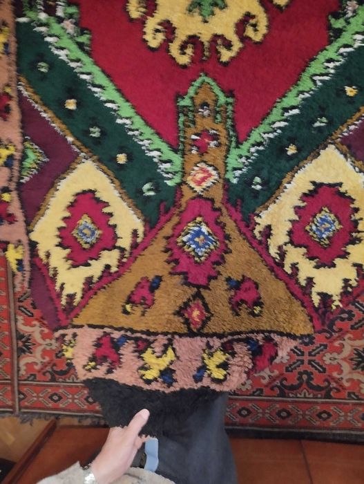 Продавам китеник. 260/150 см. Чиста вълна.