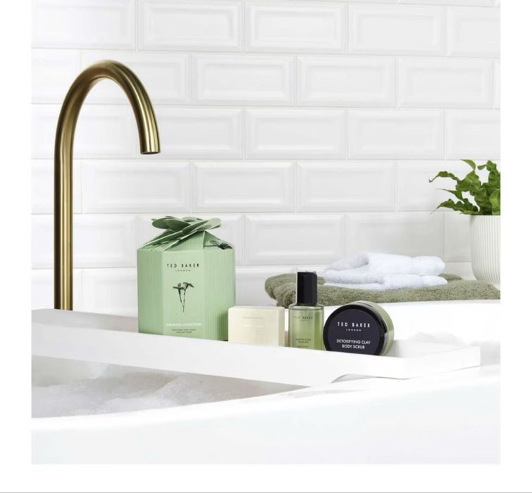 Грим и козметични подаръчни сетове Ted Baker