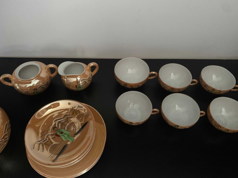 Serviciu din portelan fin Gheisa pentru 6 pers. (fabricat in Japonia)