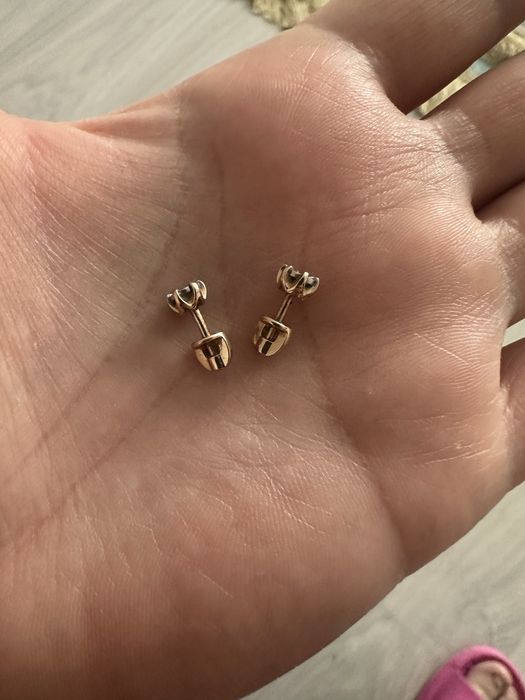 Продам пусеты с бриллиантом