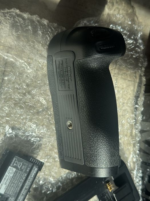 Nikon MB-D17 Grip ( si baterie inclusa)