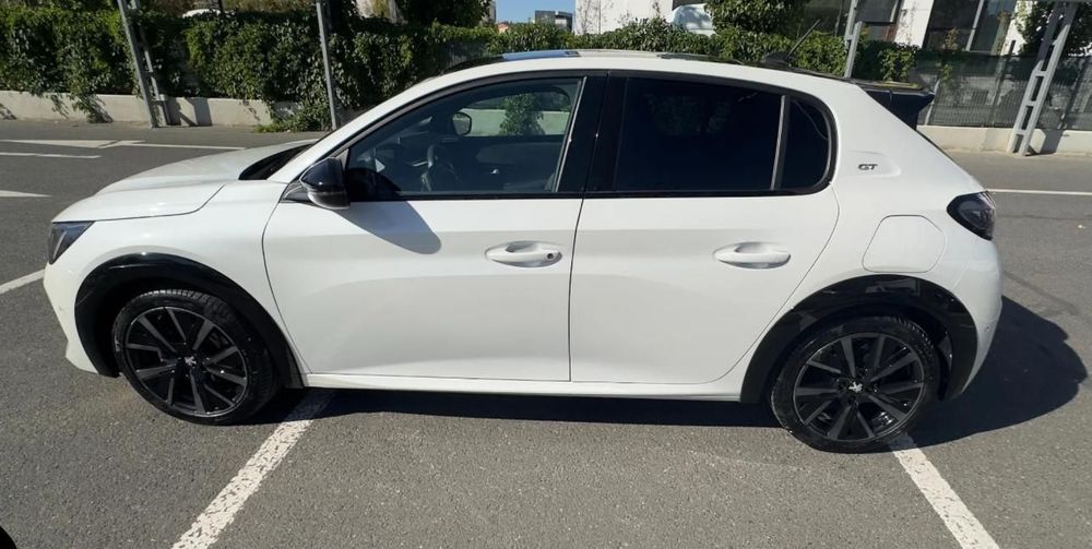 Peugeot 208 Vând Peugeot 208 1.2 L PureTech STT EAT8 GT Pack 130Cp