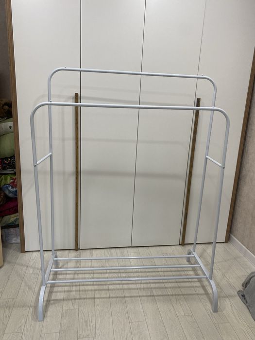 Напольная вешалка для одежды металлическая