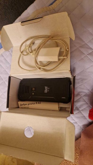 Мобилен телефон iHunt.