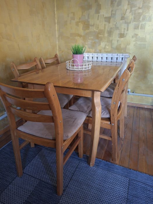 Продам стол со стульями.