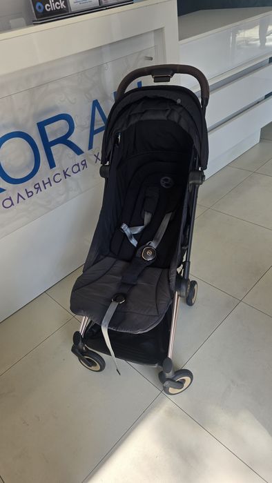 Cybex Coya Platinum с коричневой кожей , чёрный с золотом цвет б.у.