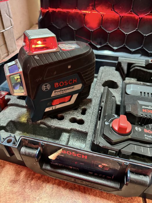 Nivela Laser cu linii GLL 3-80 C Bosch