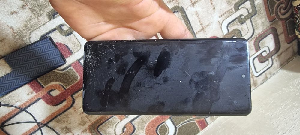 Zapchast samsung s 21 ultra ekrani singan qolgani