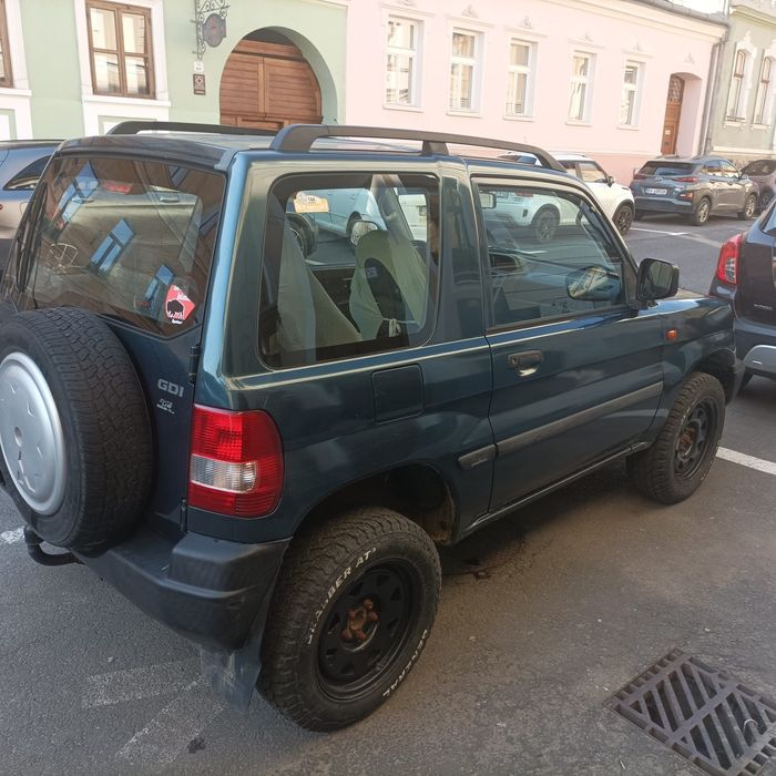 Vând Mitsubishi Pajero Pinin