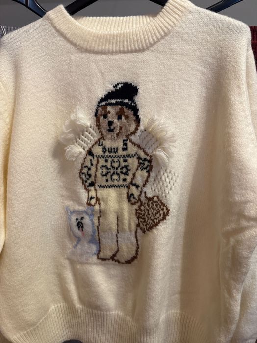 Страхотен мек пуловер с мече