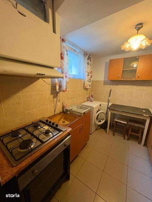 2 cam 35 mp zona copou 4 min de univ cuza mob si util complet 300 eur