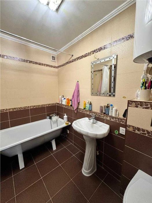 Продам 2-комнатную в городе, ул. Ермекова