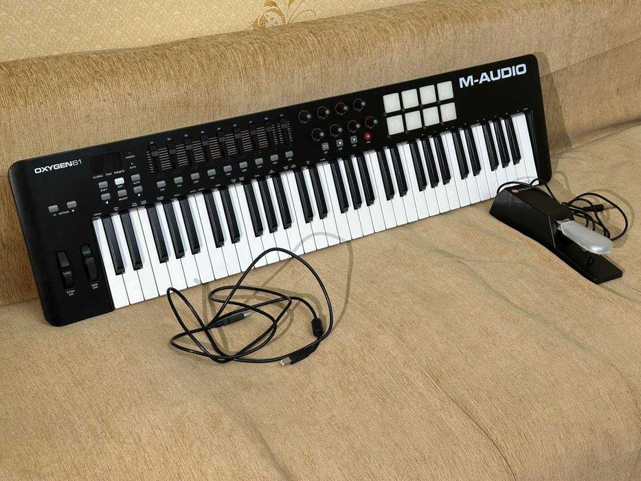 Миди-клавиатура M-Audio OXYGEN 61 MKV + педаль M-Audio SP-2